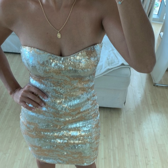 Beautiful Gold Dress - Picture 5 of 6